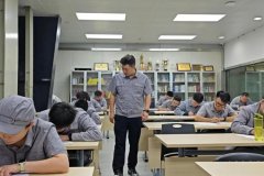 <b>流利做答尽显结实功底取备赛实</b>